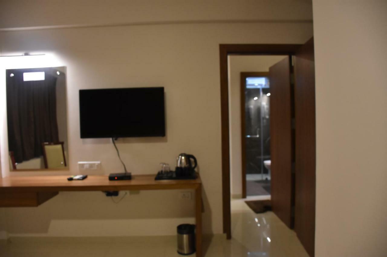 Heritage Inn ไมซอร์ ภายนอก รูปภาพ