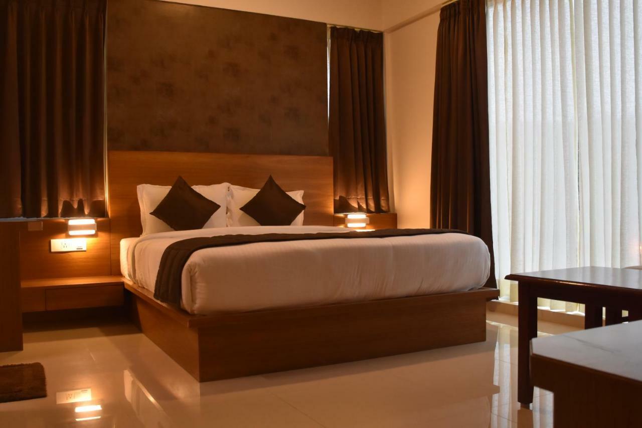 Heritage Inn ไมซอร์ ภายนอก รูปภาพ