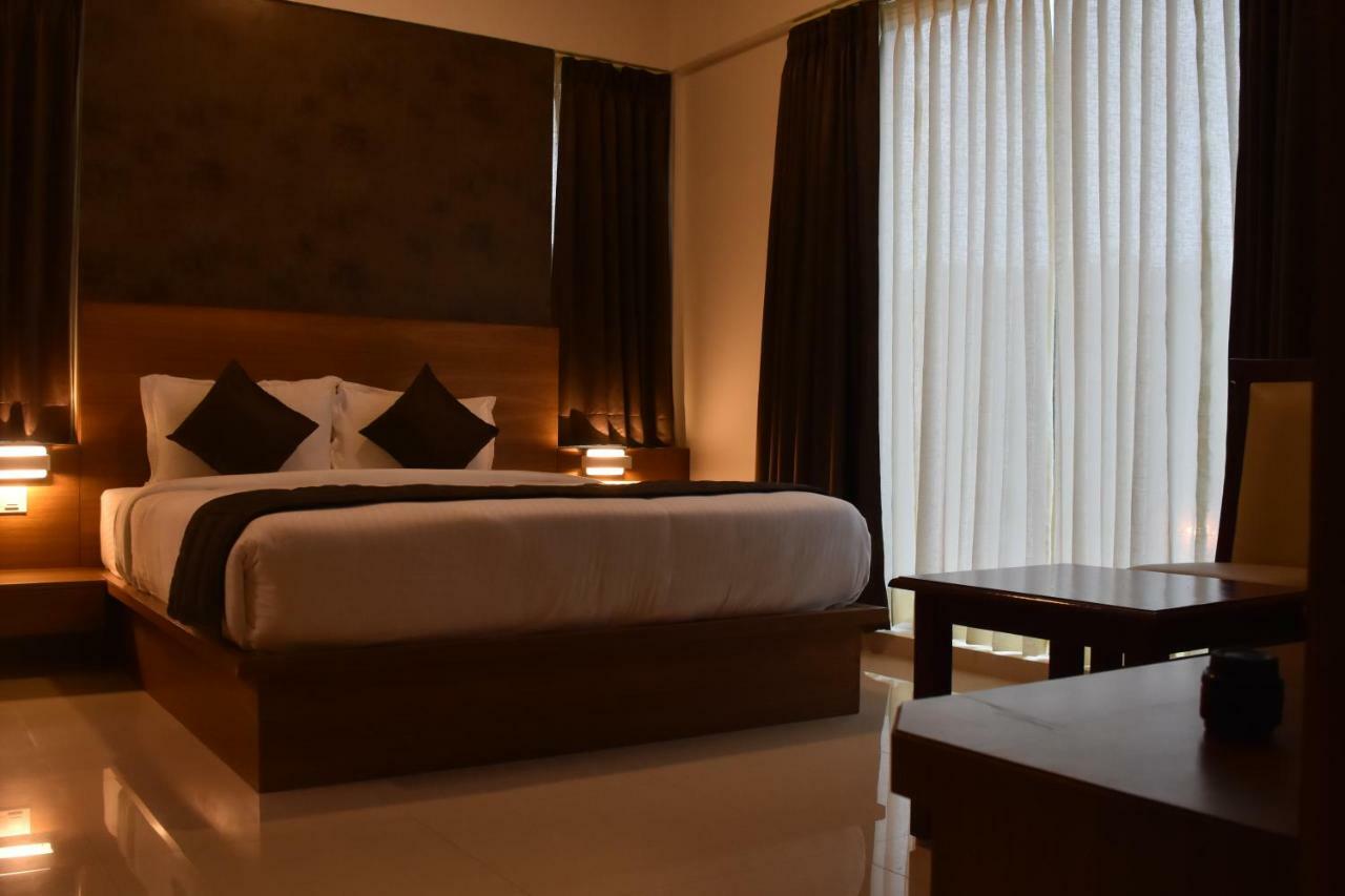 Heritage Inn ไมซอร์ ภายนอก รูปภาพ